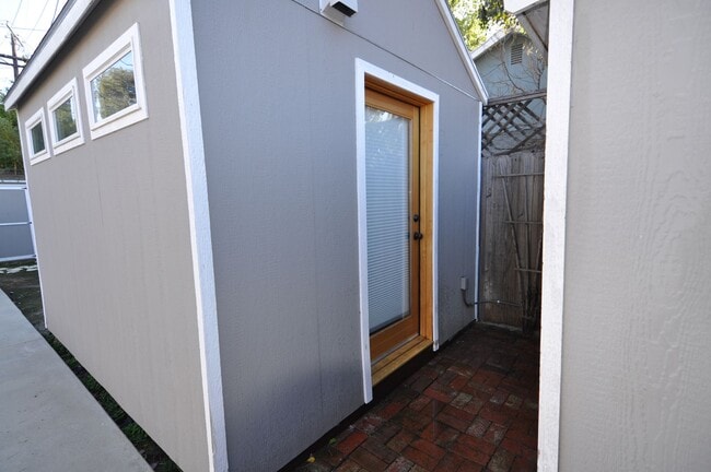 Building Photo - 4 Bedroom Pool Home for Rent in Woodland H...