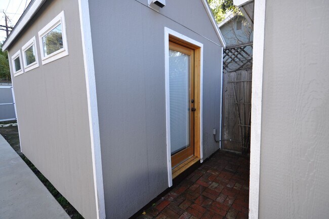 Building Photo - 4 Bedroom Pool Home for Rent in Woodland H...