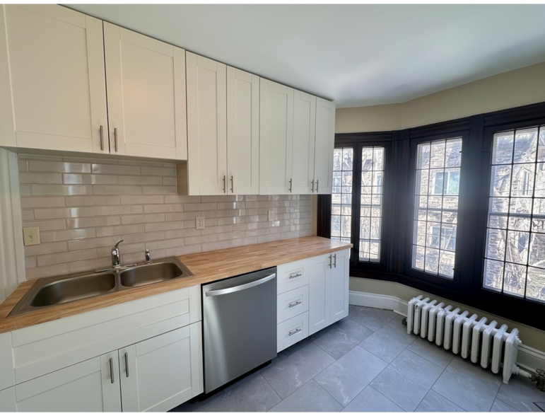 Building Photo - 2216 E Ivanhoe Pl