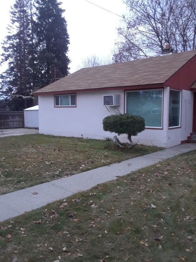 Building Photo - Cozy 2 bedroom single family home!!