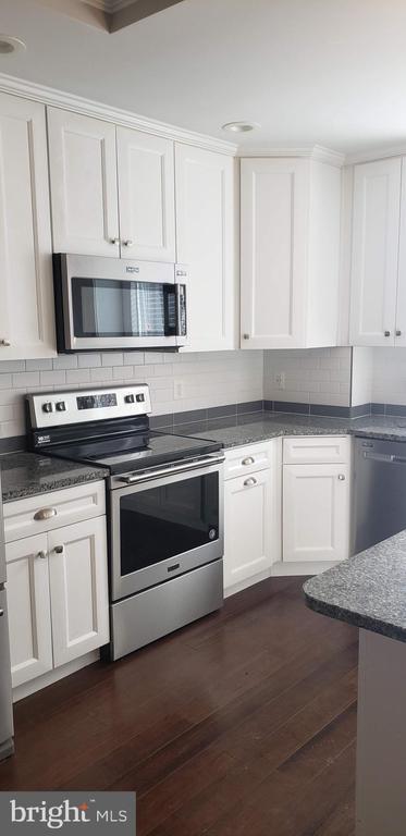 Building Photo - 1103 Morse St NE