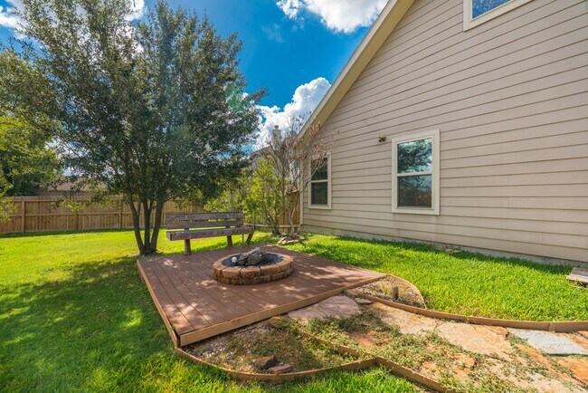 Building Photo - 24314 Hill Creek Falls