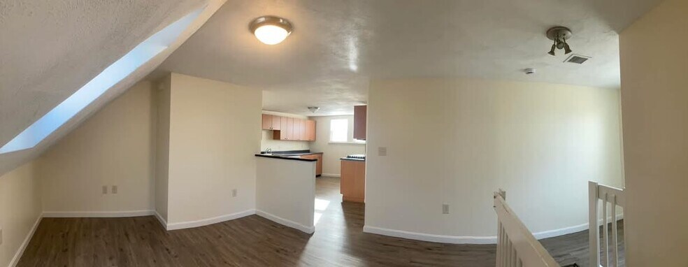 Building Photo - 102 Holten St