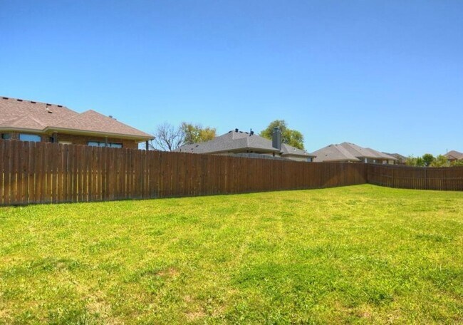 Building Photo - Harker Heights Home With Upgraded Features