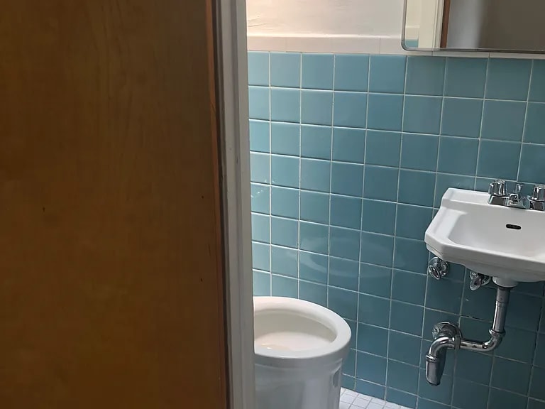 Building Photo - 2076 E 56th St