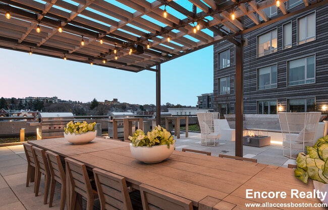 Building Photo - 125 Guest St