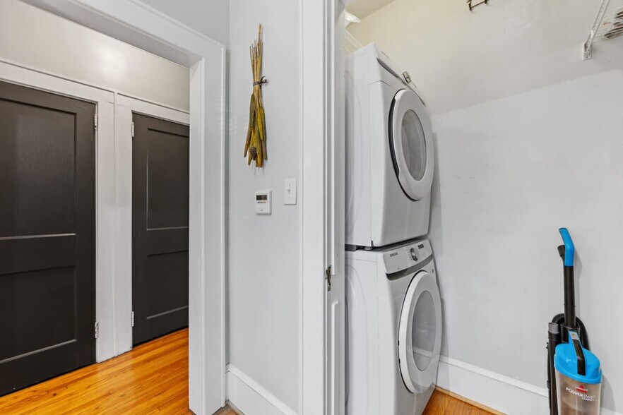 Building Photo - 2101 Kirkwood Ave