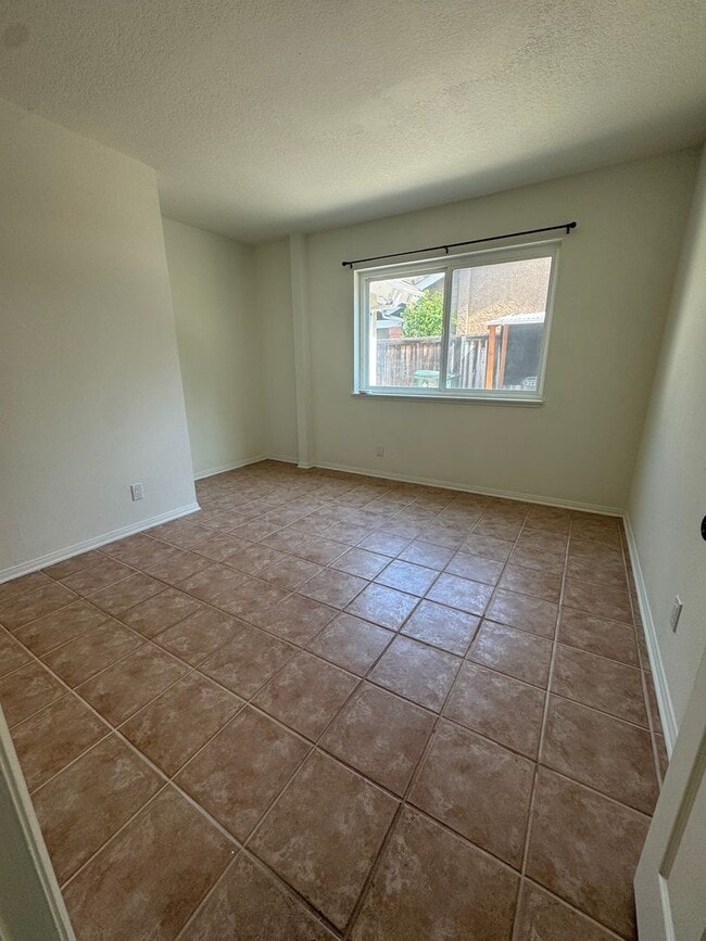 Building Photo - Comfort and Community in Thousand Oaks