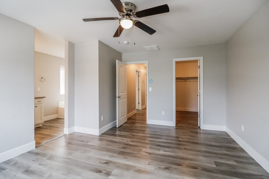 Building Photo - 3023 S Willow Creek Dr