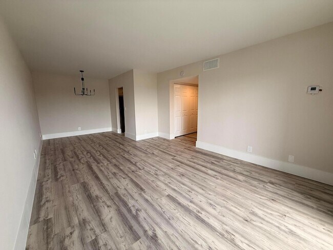 Building Photo - 1601 S Flagler Dr