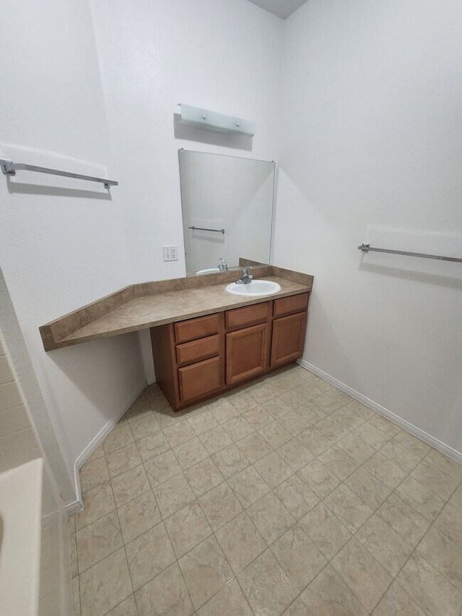 Building Photo - Comfortable 1 Bed, 1 Bath Grover Beach Apartment- Water and Trash Included