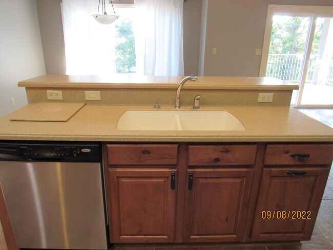 Building Photo - 4 bedroom duplex in Camdenton