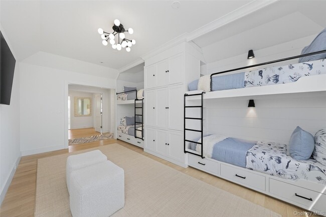 Building Photo - 17 Bayview Rd N