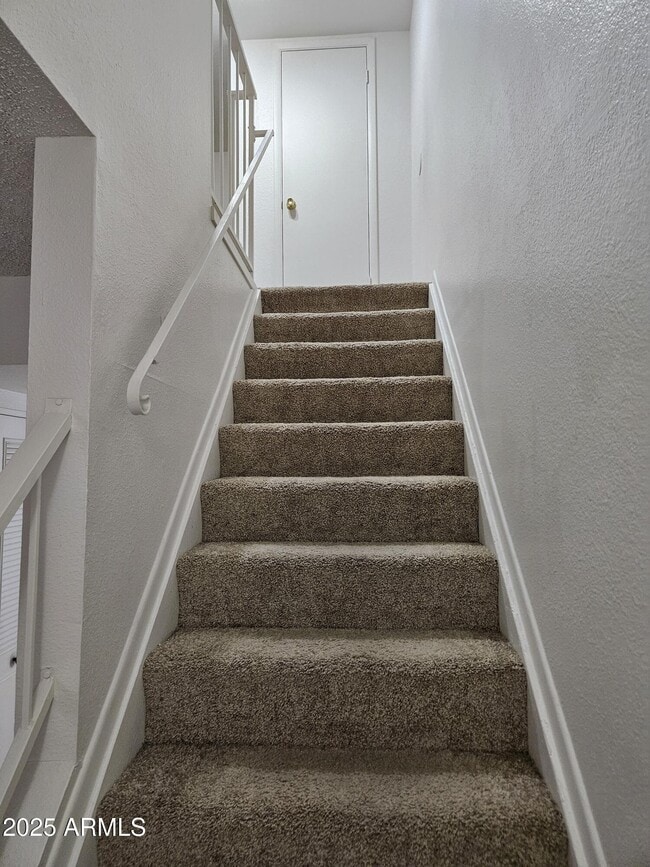 Building Photo - 6557 S La Rosa Dr