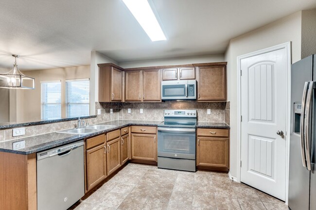 Building Photo - 1127 Roman Dr