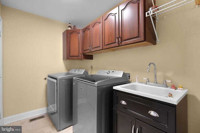 Building Photo - 10211 Brightstone Pl