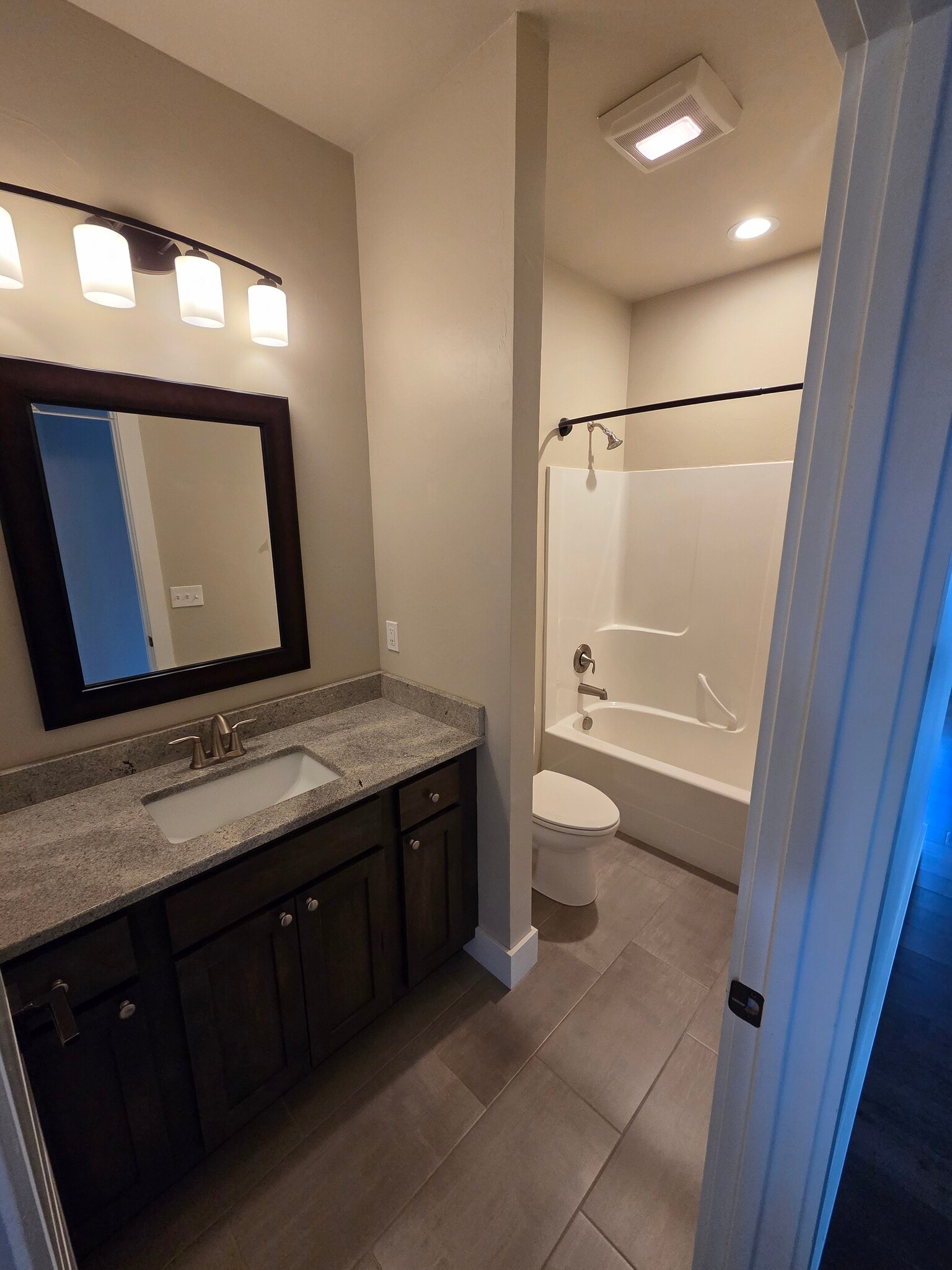 2nd full bathroom - 3378 S 22nd Ave