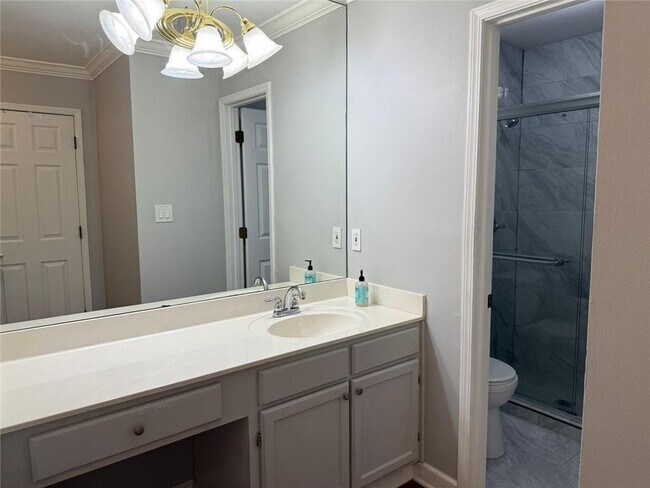 Building Photo - 1308 Pine Heights Dr NE