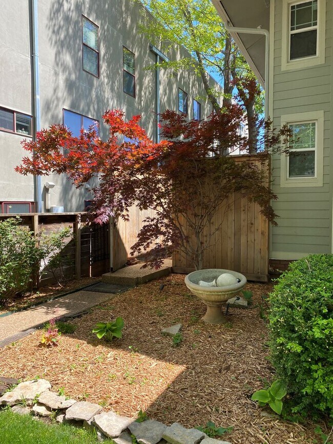 Building Photo - 1515 S Carson Ave