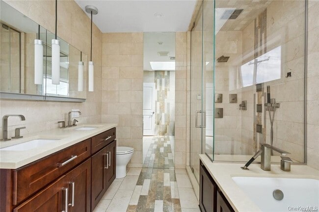 Building Photo - 225 E Walnut St