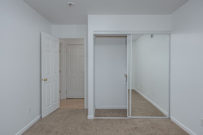 Building Photo - Spacious 5 Bedroom Home on 6 Acres – North Pole, Alaska