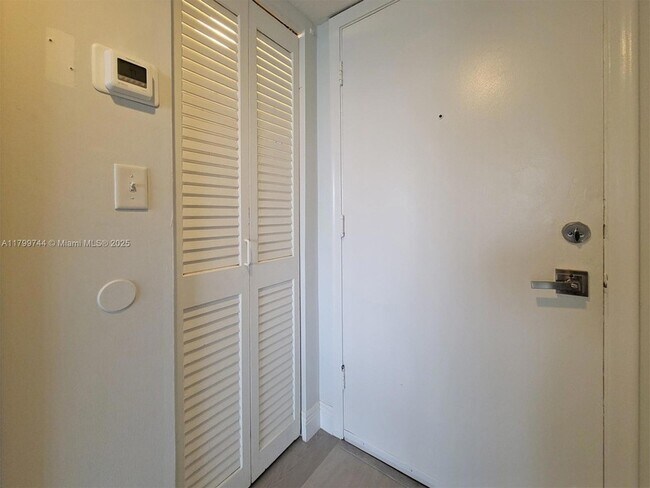 Building Photo - 1825 S Ocean Dr