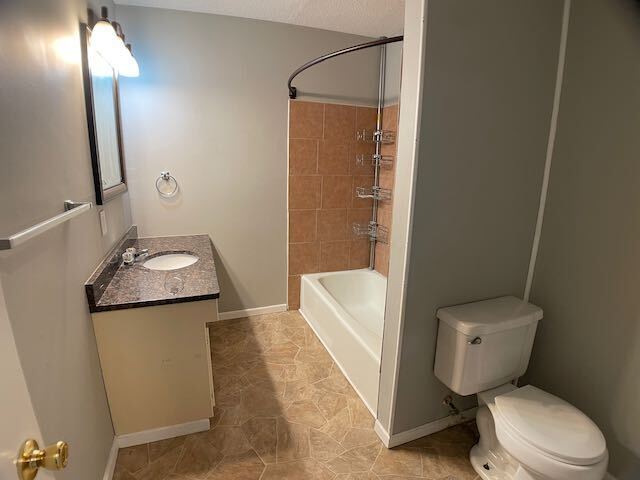 Building Photo - Duplex in Bartonville