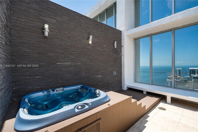 Building Photo - 495 Brickell Ave