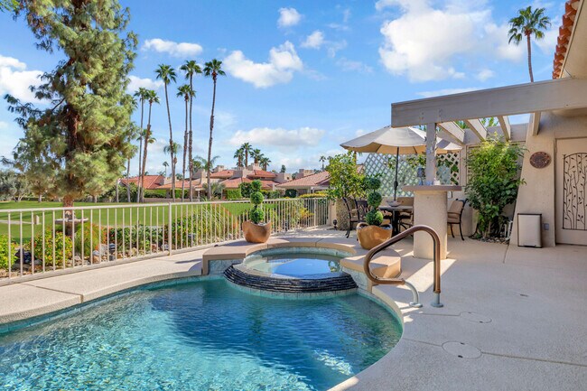 Building Photo - 216 W Kavenish Dr