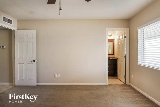 Building Photo - 4134 E Campo Bello Dr