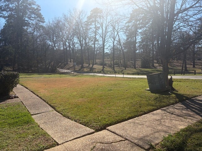 Building Photo - ** SECTION 8 HOUSING VOUCHER EXPECTED * 3/2 TOWNHOUSE IN HIGHLAND **