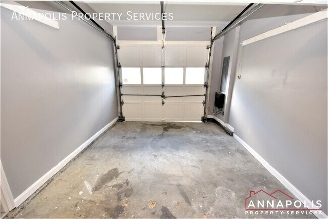 Building Photo - 109 Pinecove Ct