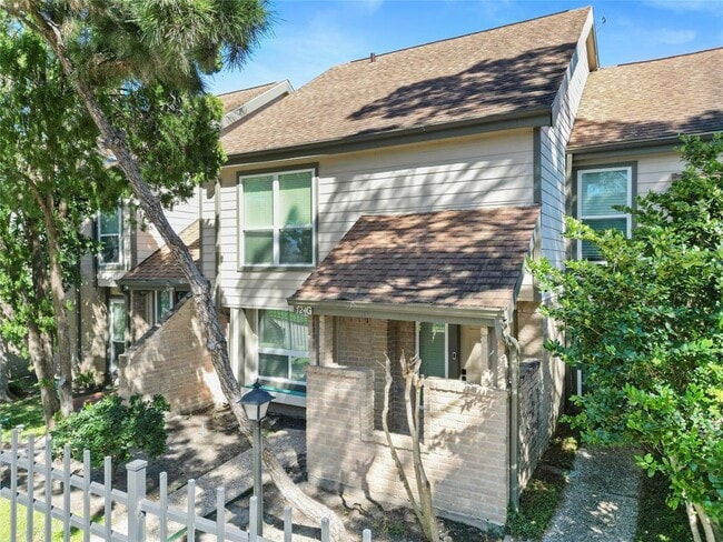 Building Photo - 724 Country Pl Dr