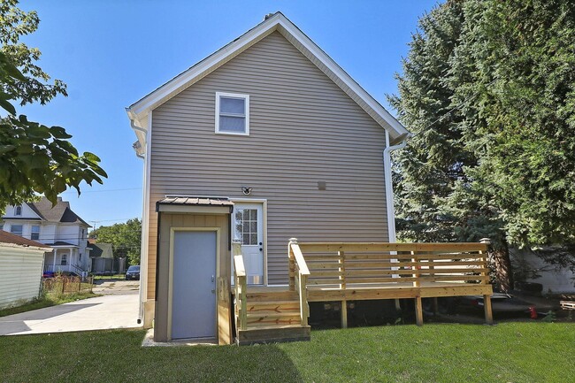 Building Photo - 5619 14th Ave