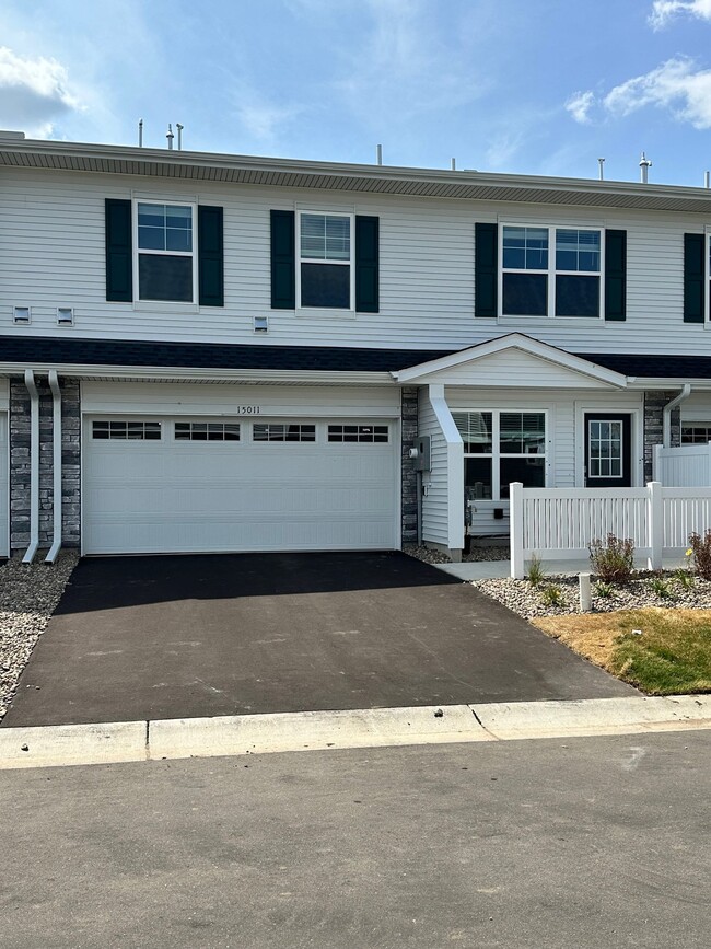 Building Photo - 15011 Adare Way