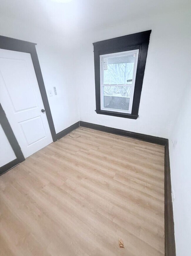 Building Photo - 2791 E 127th St