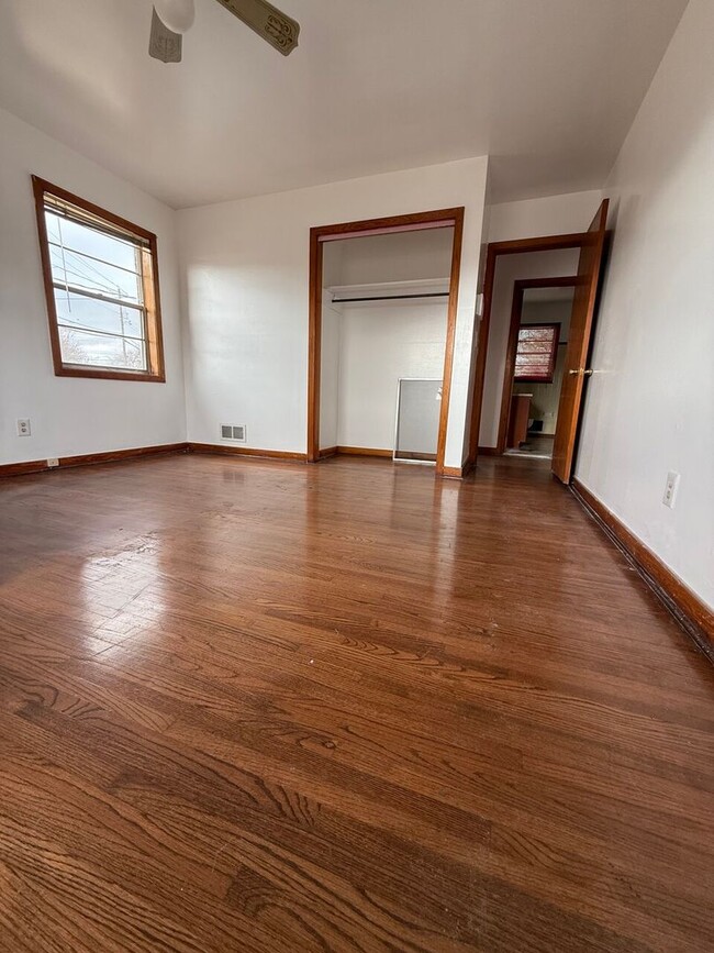 Building Photo - Cozy and New Renovated 3 Bedroom 2 Bath in...