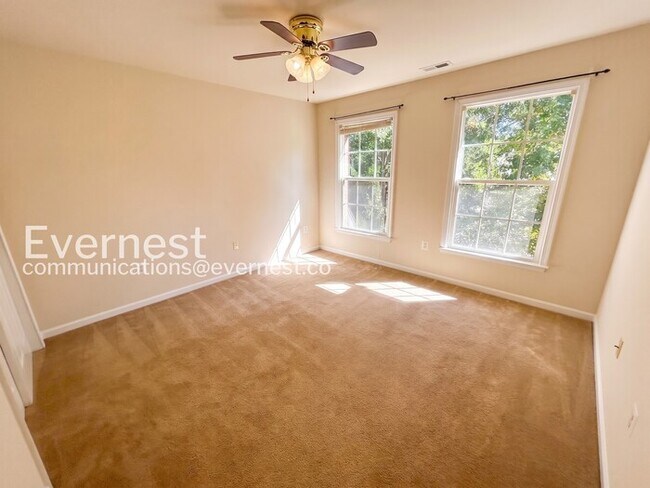 Building Photo - 7 St Stephens Ct