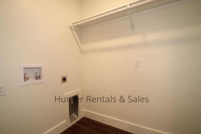 Building Photo - Upscale Four-Bedroom Townhome!