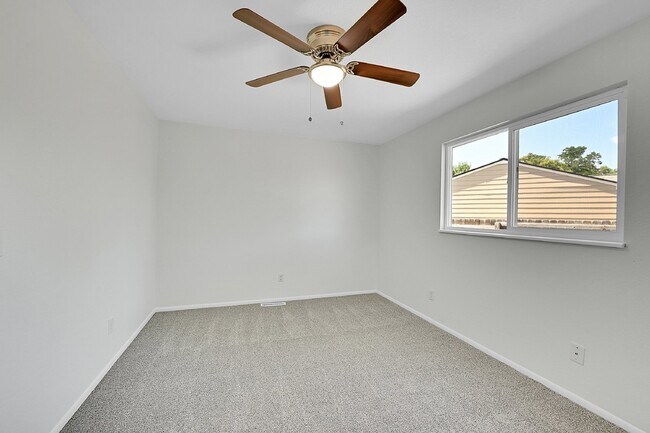 Building Photo - $2,495.00, 3 bed, 2 bath located in Westmi...