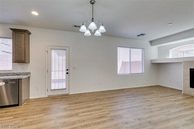 Building Photo - 685 Taliput Palm Pl