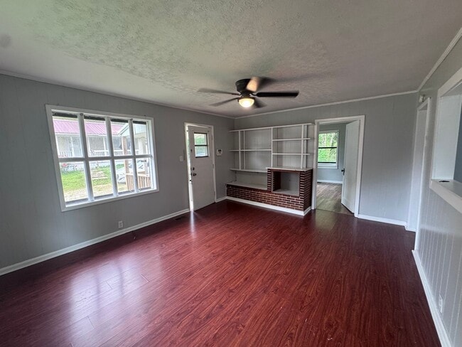 Building Photo - Housing Voucher accepted
