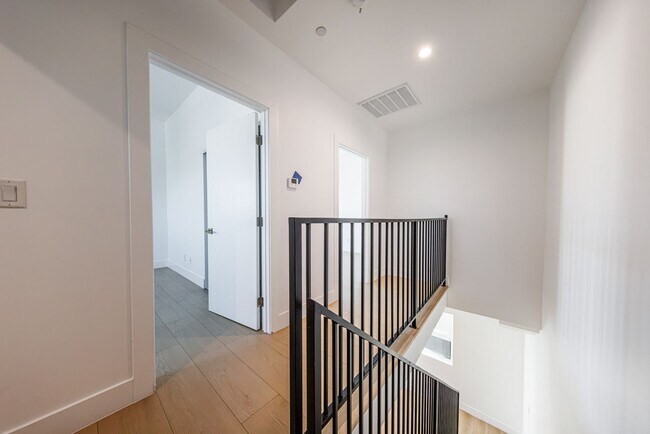 Building Photo - 5931 Woodman Ave