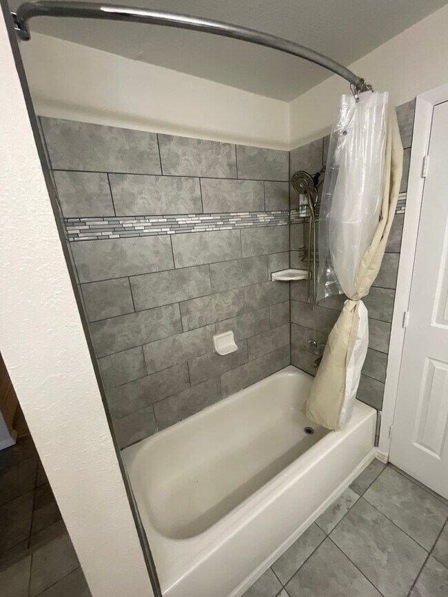 Building Photo - 3 Bedroom Apartment In Virginia Vale Neighborhood! **Special**