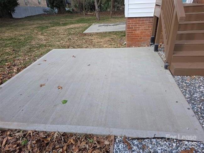 Building Photo - 1953 Woodcrest Ave