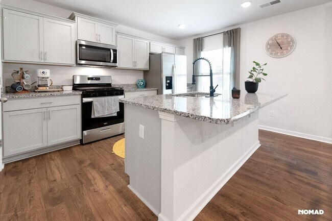 Building Photo - Spacious 4BR House in Piedmont