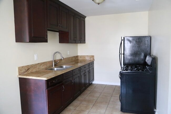 Building Photo - 1242-1244 Smithwood Dr