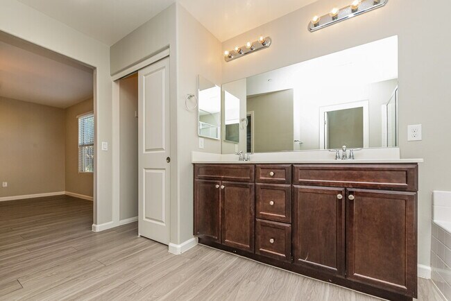 Building Photo - 10152 Ruggles Mansion Ave