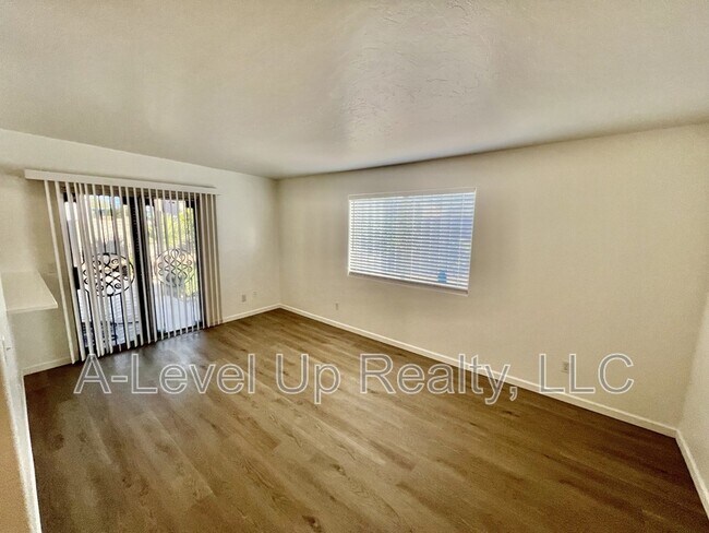 Building Photo - 387 W Mossman St