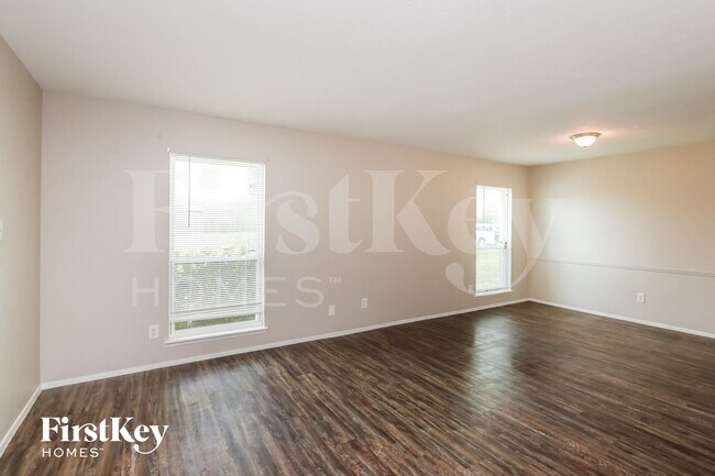 Building Photo - 1316 Royal Oak Dr